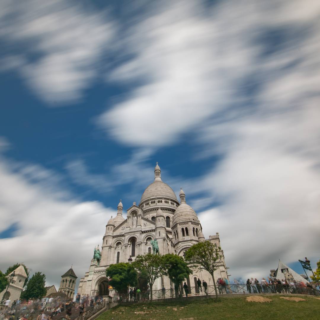 La Basilique du Sacré Cœur de Montmartre, Paris, France. 
#France #paris #travel #europe #architecture #church #basilica #sky #clouds #ndfilter #longexposure #slowshutter #picoftheday #telegraphtravel