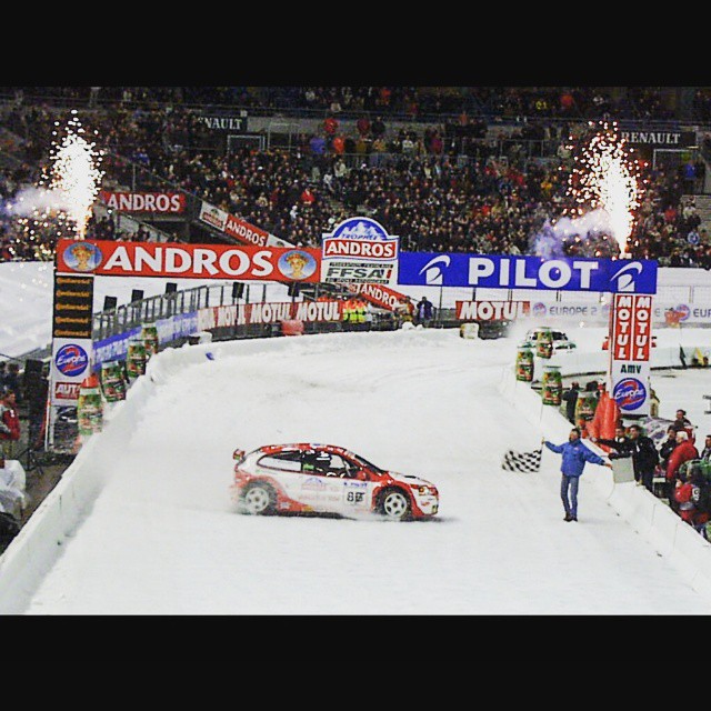 Found a few interesting old photos recently, including 2004 Trophee Andros ice racing at Stade de France. Here's @yvanmullerofficiel winning the final, beating @prost_official.